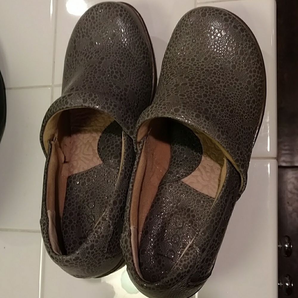Nursing shoes